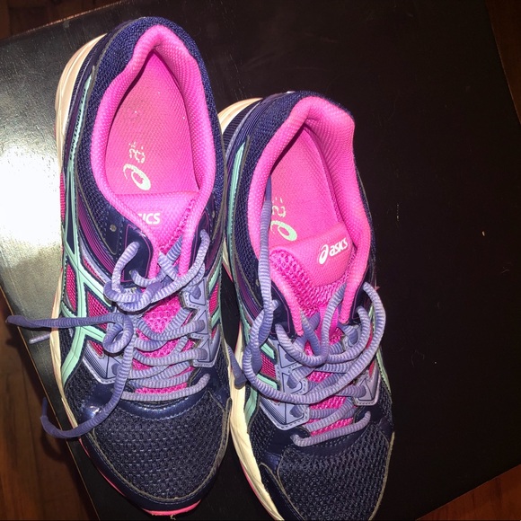 ASICS - Picture 3 of 3